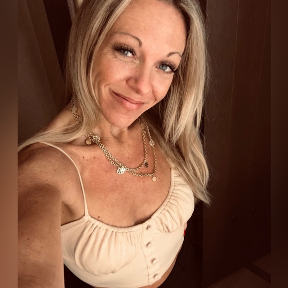 Meet your Posher, Misty - Picture 13 of 16